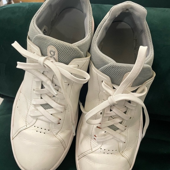 NICE ! On Cloud Roger. Size 9.5 - Picture 1 of 7